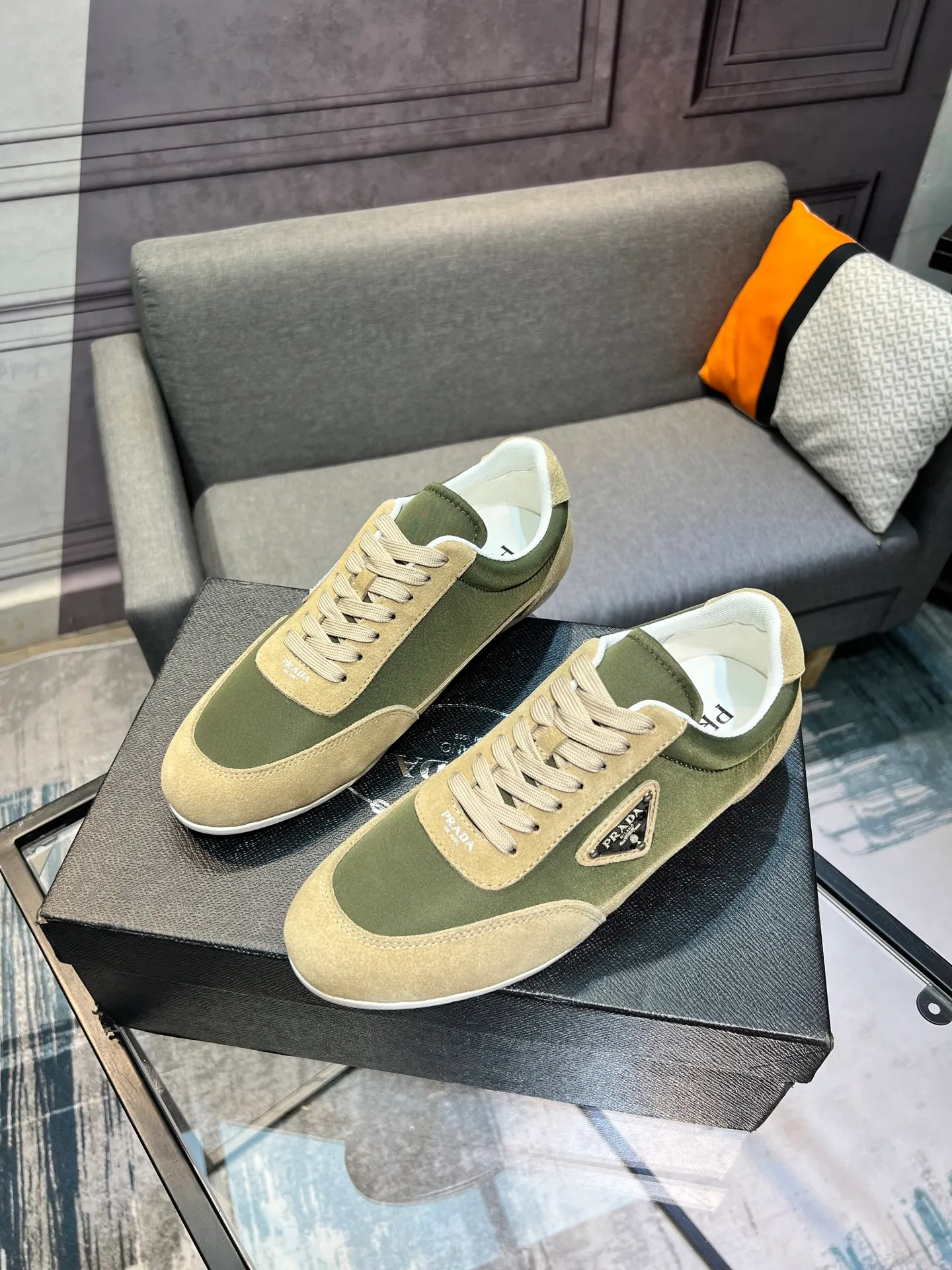 Men's shoes 💰440 PRADA (Prada) uses original cow suede, genuine leather lining, original foam wear-resistant soft outsole, casual sports version, young fashion, European and American trend, British style, actual picture color. Standard code: Men’s size 38/44 (45 can be customized)